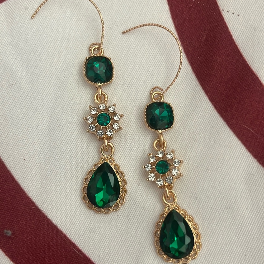 Brand new never been used emerald earrings.
